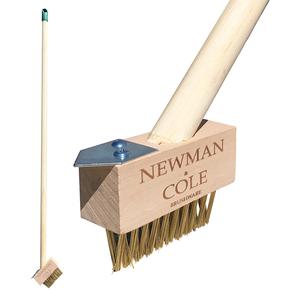 Wooden Weeding Brush for Effective Block Paving Cleaning - Patio Cleaner Tool with Angled Brass Bristles, Metal Blade Scraper and Long Handle